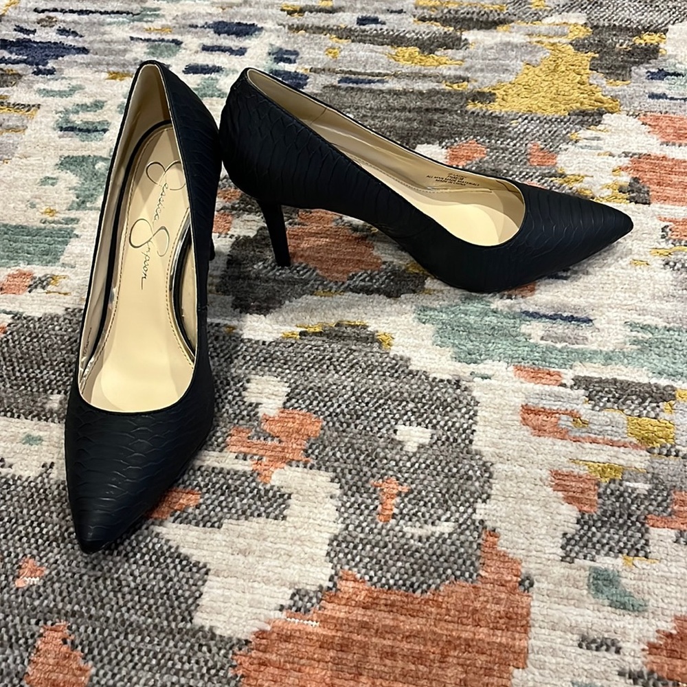 Barely Worn Jessica Simpson Women’s Snake Skin Black Pumps Size 7.5